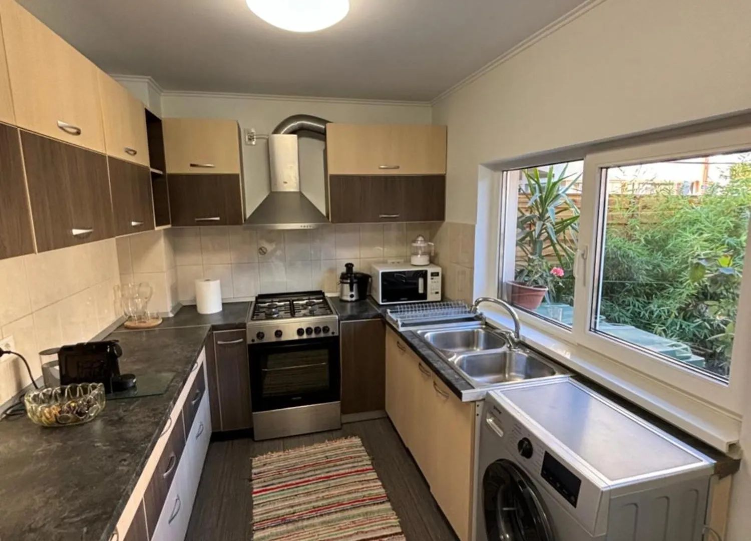 度假居 Charming Two- Bedroom House 布加勒斯特