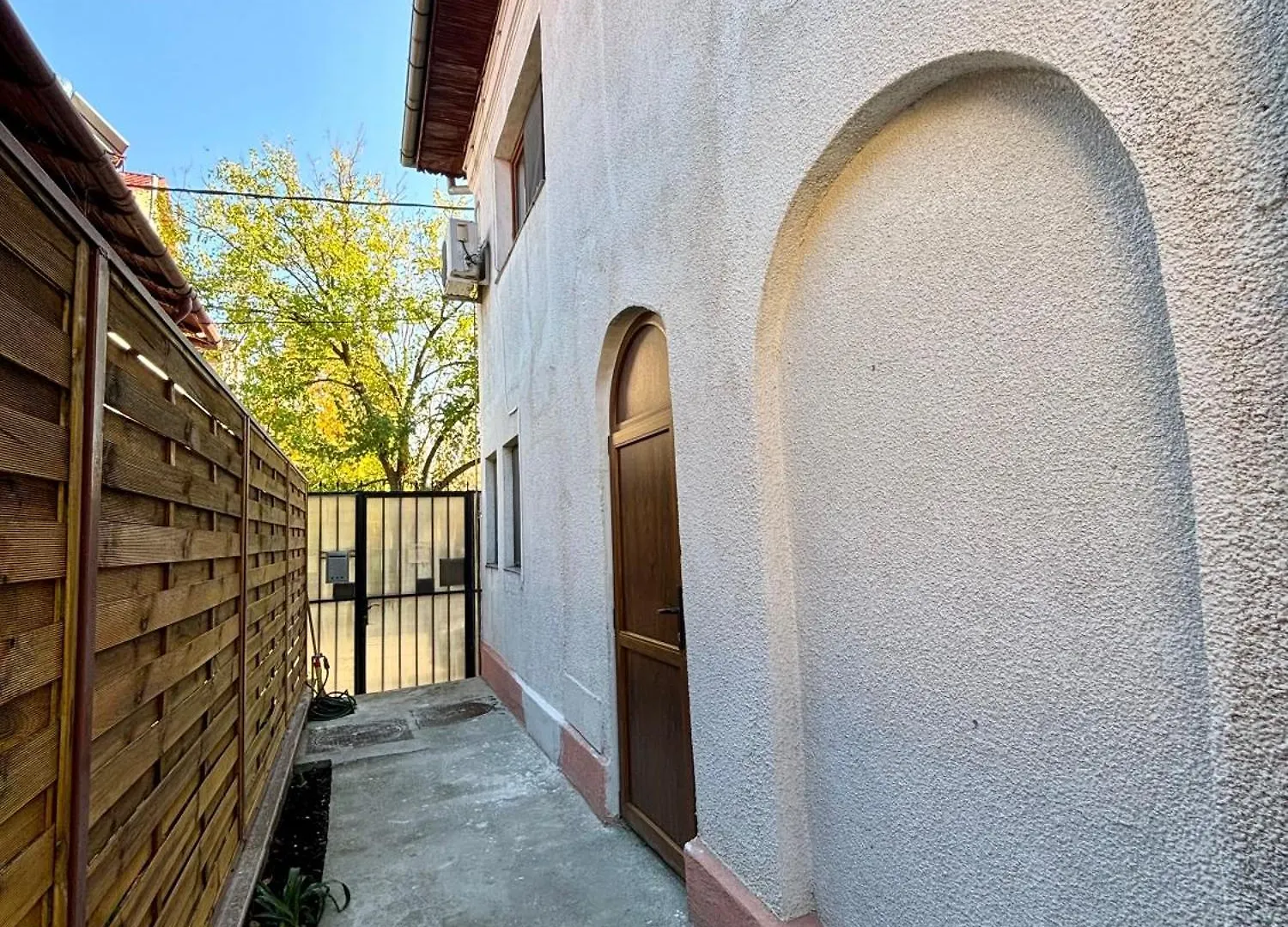 Charming Two- Bedroom House 布加勒斯特