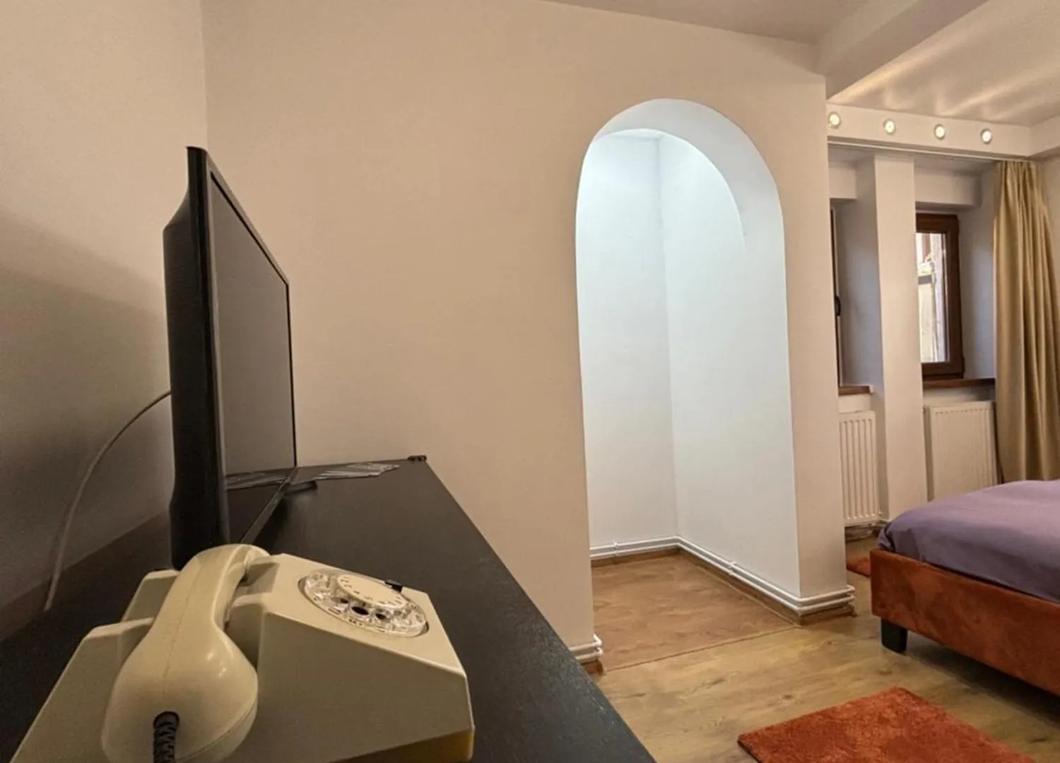 Charming Two- Bedroom House Bucharest Romania